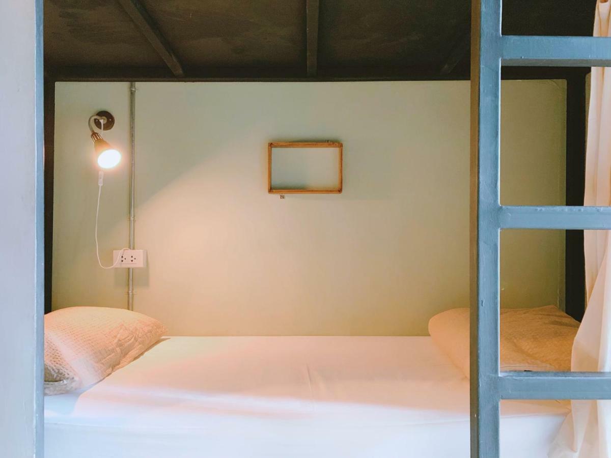 Oasis Cafe And Nap Hostel Bangkok Kültér fotó