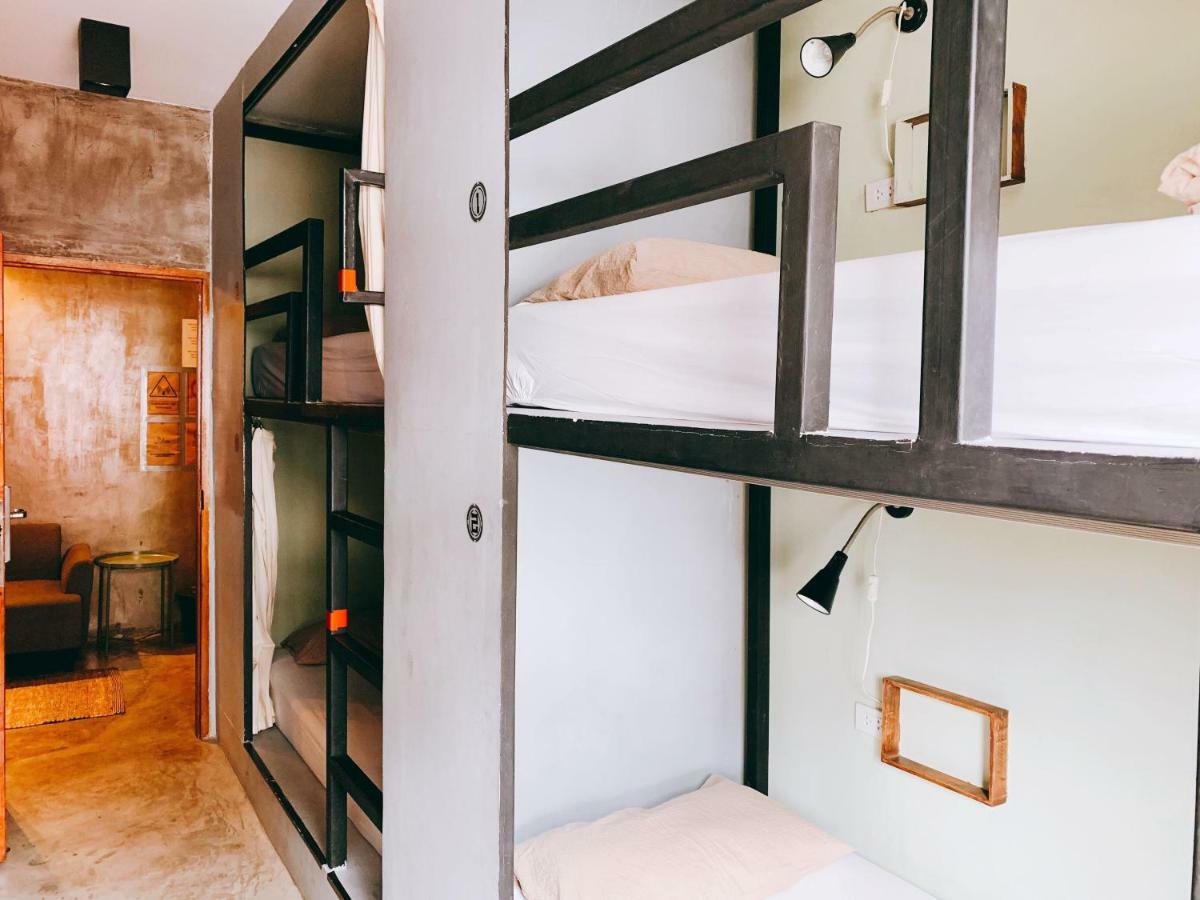 Oasis Cafe And Nap Hostel Bangkok Kültér fotó